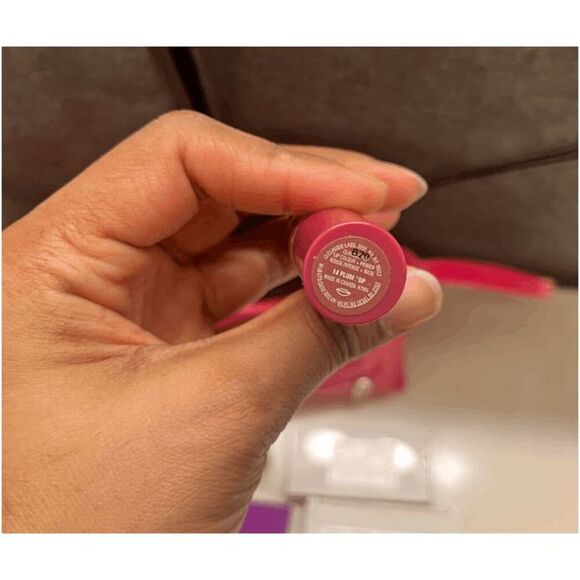 Clinique 11-Pc Lipstick & Eyeshadow Set with Makeup Pouch - Picture 2 of 11